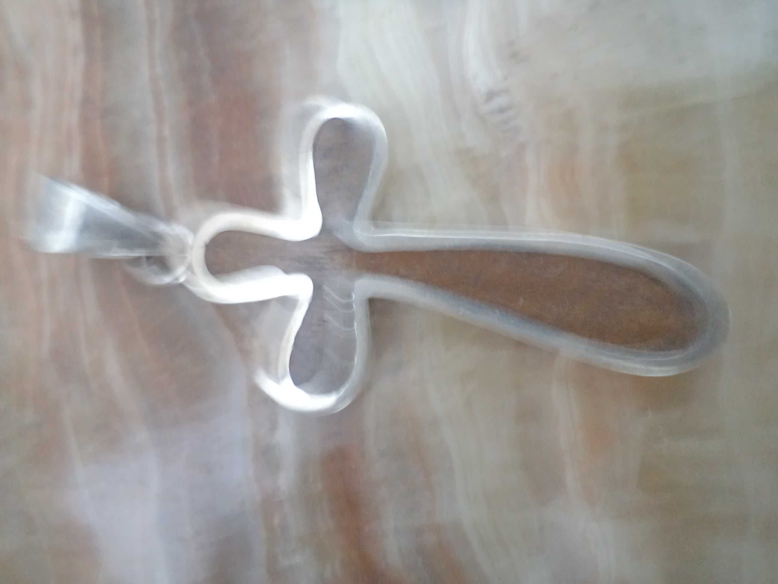 Zawieszka-krzyżyk ze srebra z drewnem
