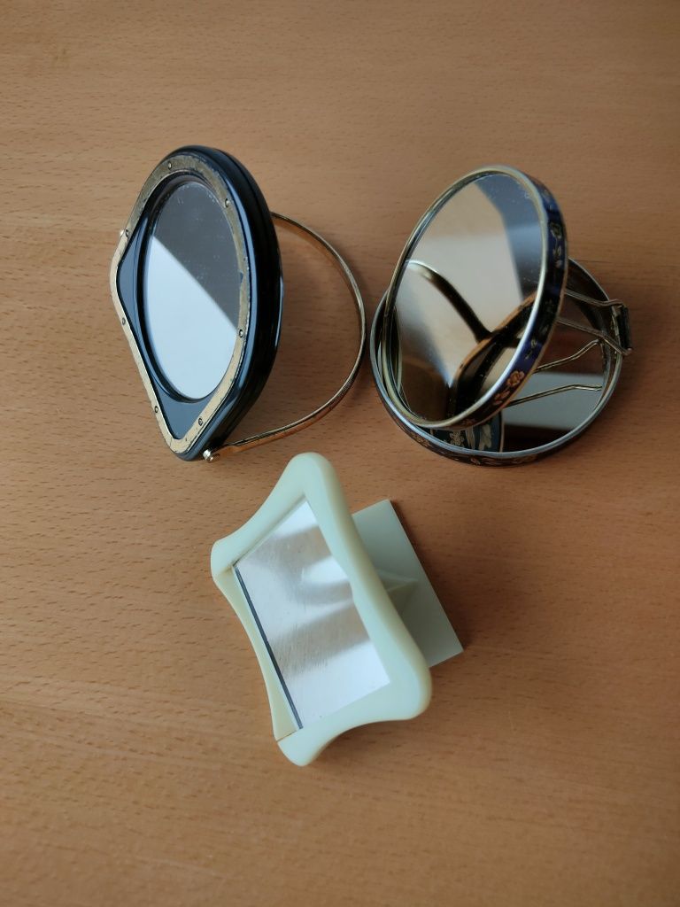 Conjunto de espelhos de bolso.