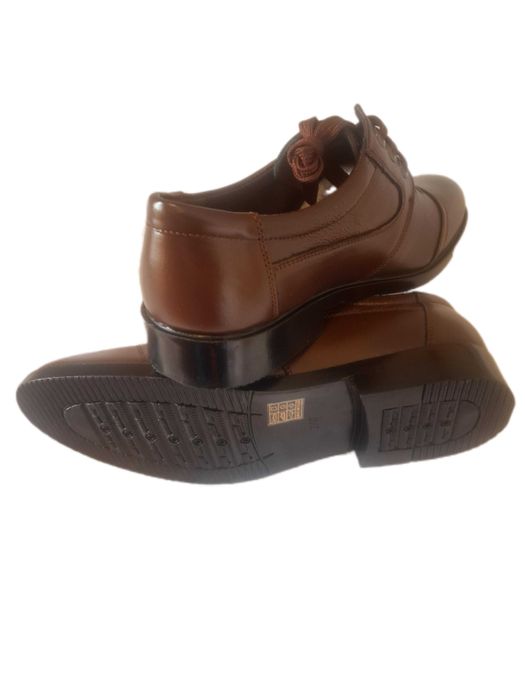 Sapatos de inverno para homem.