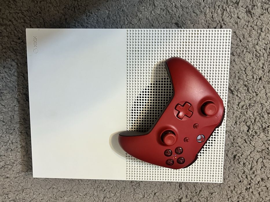 Xbox One S 500 GB 100 игр