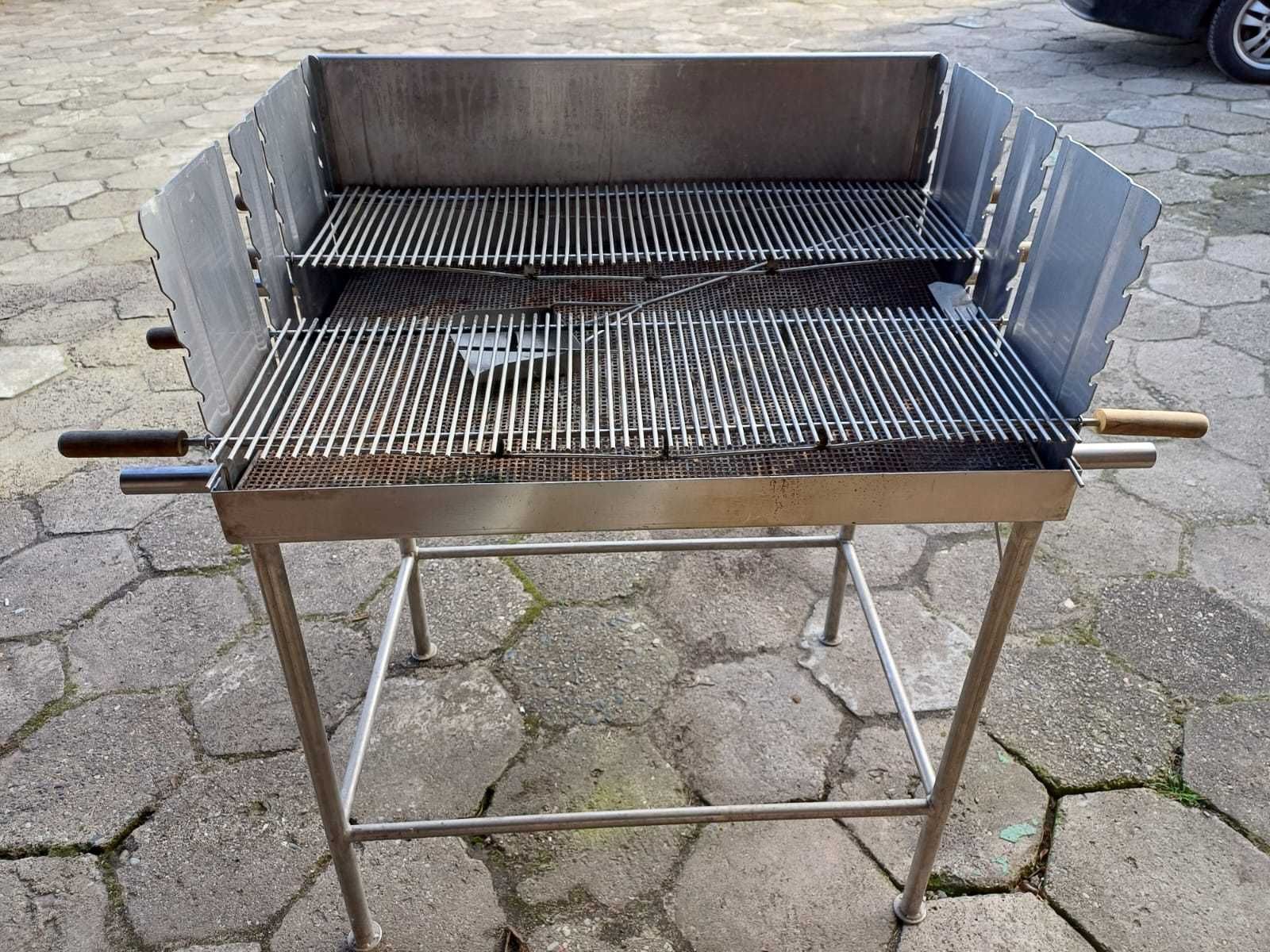 Duży grill węglowy