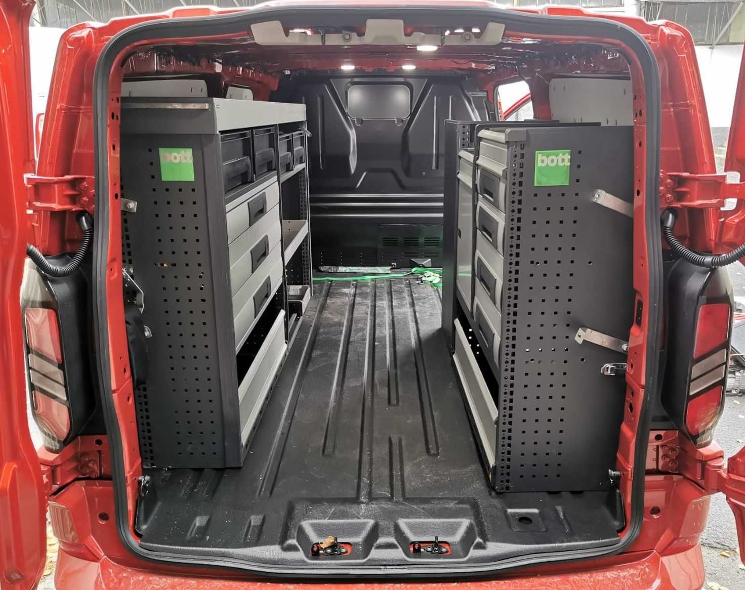 Zabudowa serwisowa warsztatowa VW T6 EXPERT TALENTO PROACE EXPERT VITO