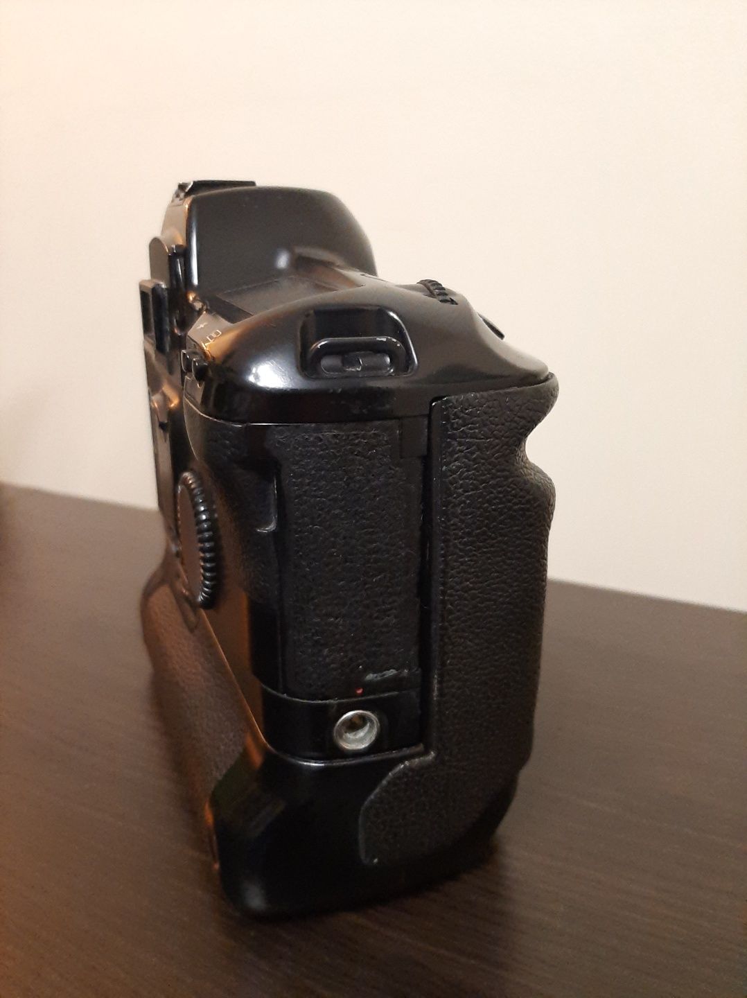 Aparat analogowy Canon Eos 1n + Grip