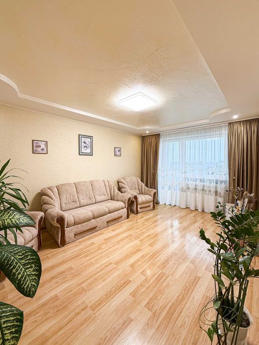 Продається 4 кімнатна квартира з автономним опаленням та ремонтом