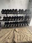 Zestaw hantli set 5-40 kg skok co 2,5 kg plus stojak