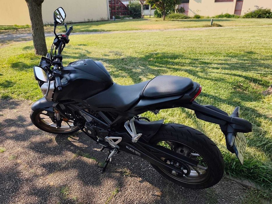 Honda CB125R como nova