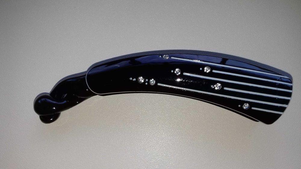 продам заколки разные.