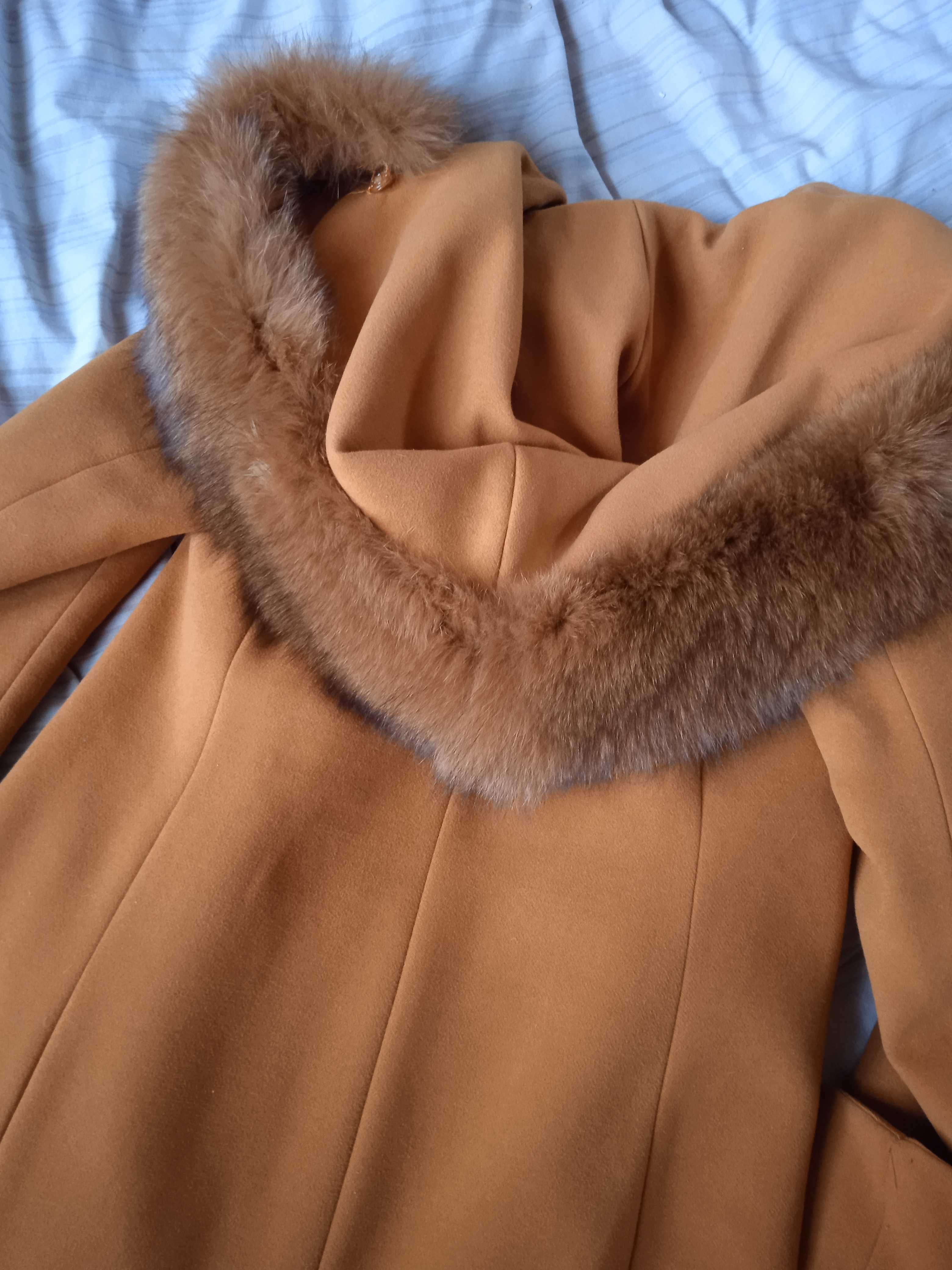 Продам кашемірове зимове пальто з Італії із лисячим хутром