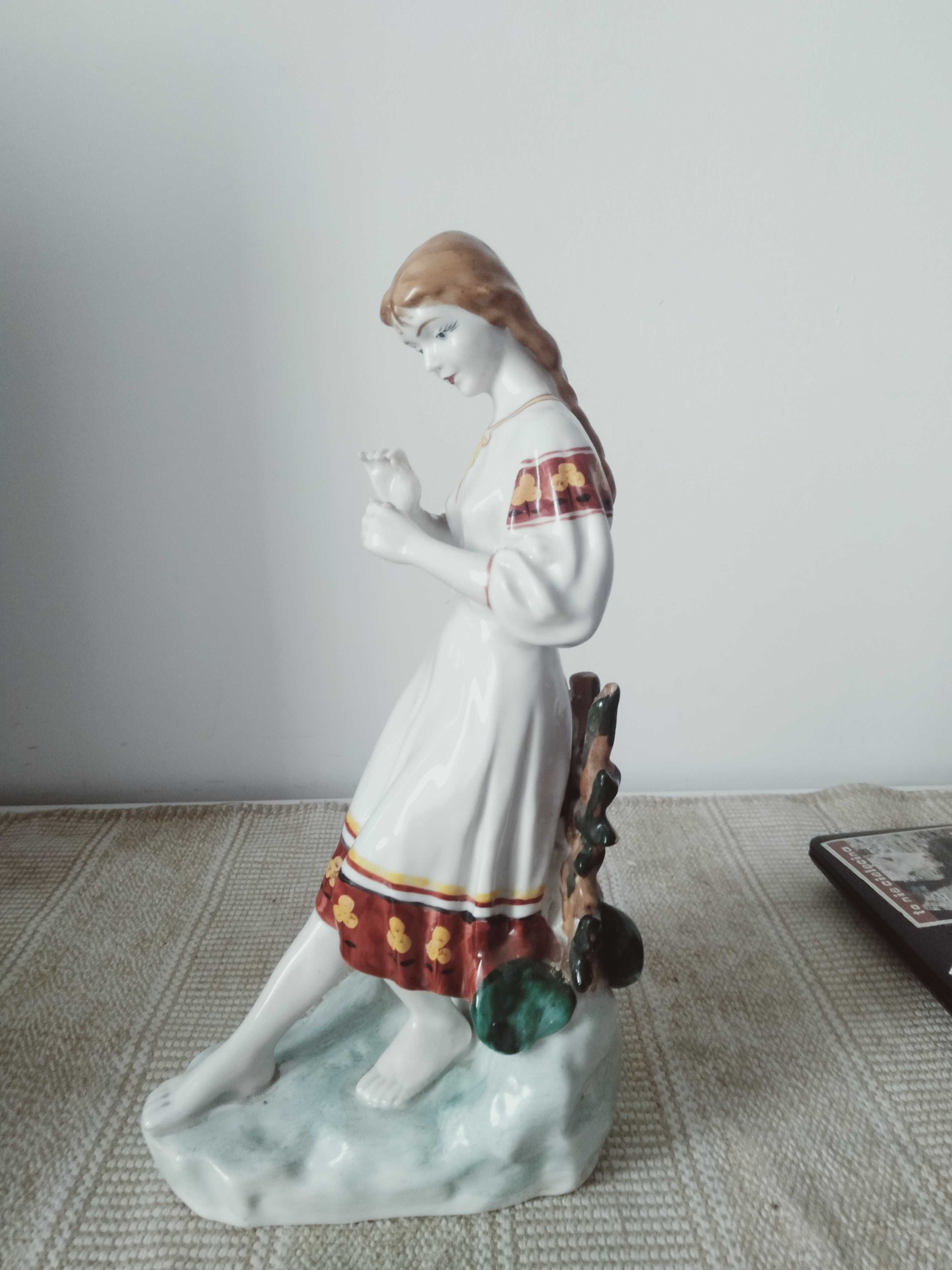 Figurka porcelanowa dziewczyna Połonne Ukraina PRL