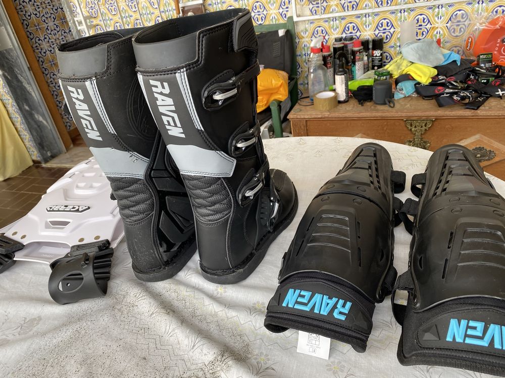 Botas Raven Tropper MX, Raven knee guards, Acerbis Chest Protection