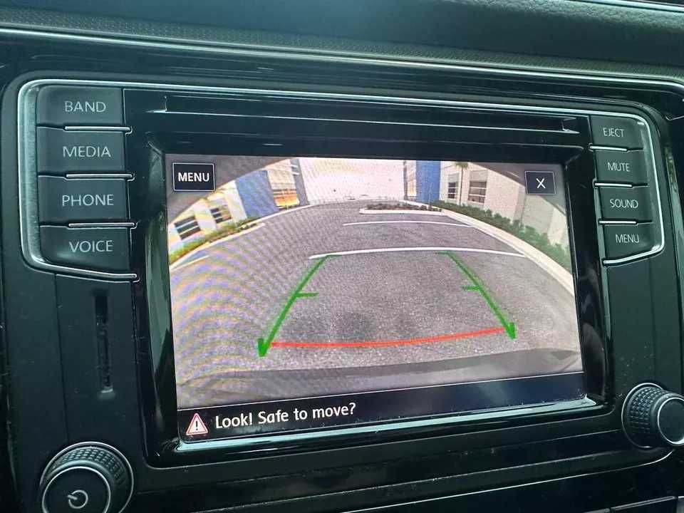 2017 Volkswagen Passat R-LINE