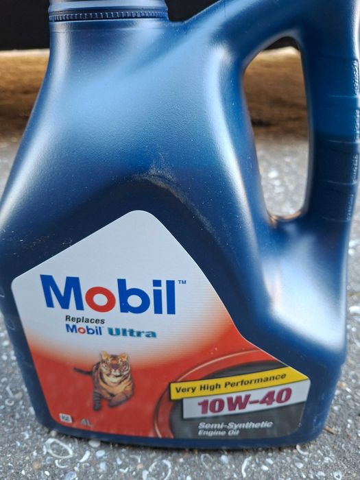 Моторна олива Mobil Ultra 10W-40 4 л