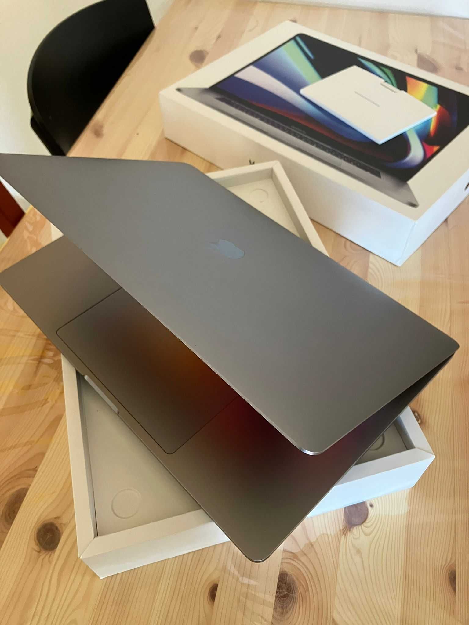 Macbook Pro 15.9" 2019 32gb RAM / 1TB SSD / Intel Core i9 8-Core