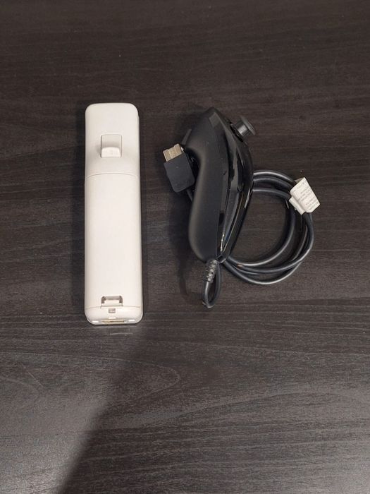 Vendo consola Nintendo Wii com vários jogos.