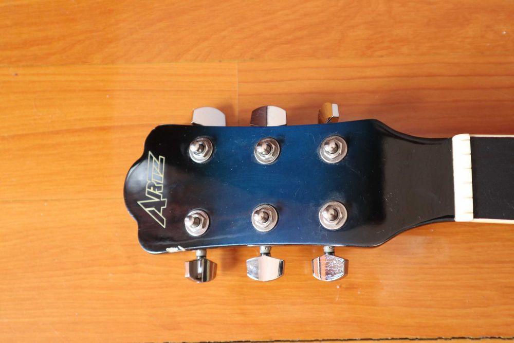 Guitarra acústica azul ARTZ