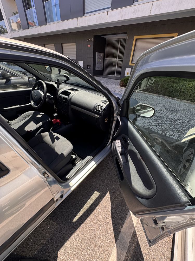Renault Clio II fase III E04 Ano 2004 - 1.2 16V