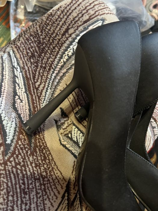 Асиметричні туфлі на каблуку Zara