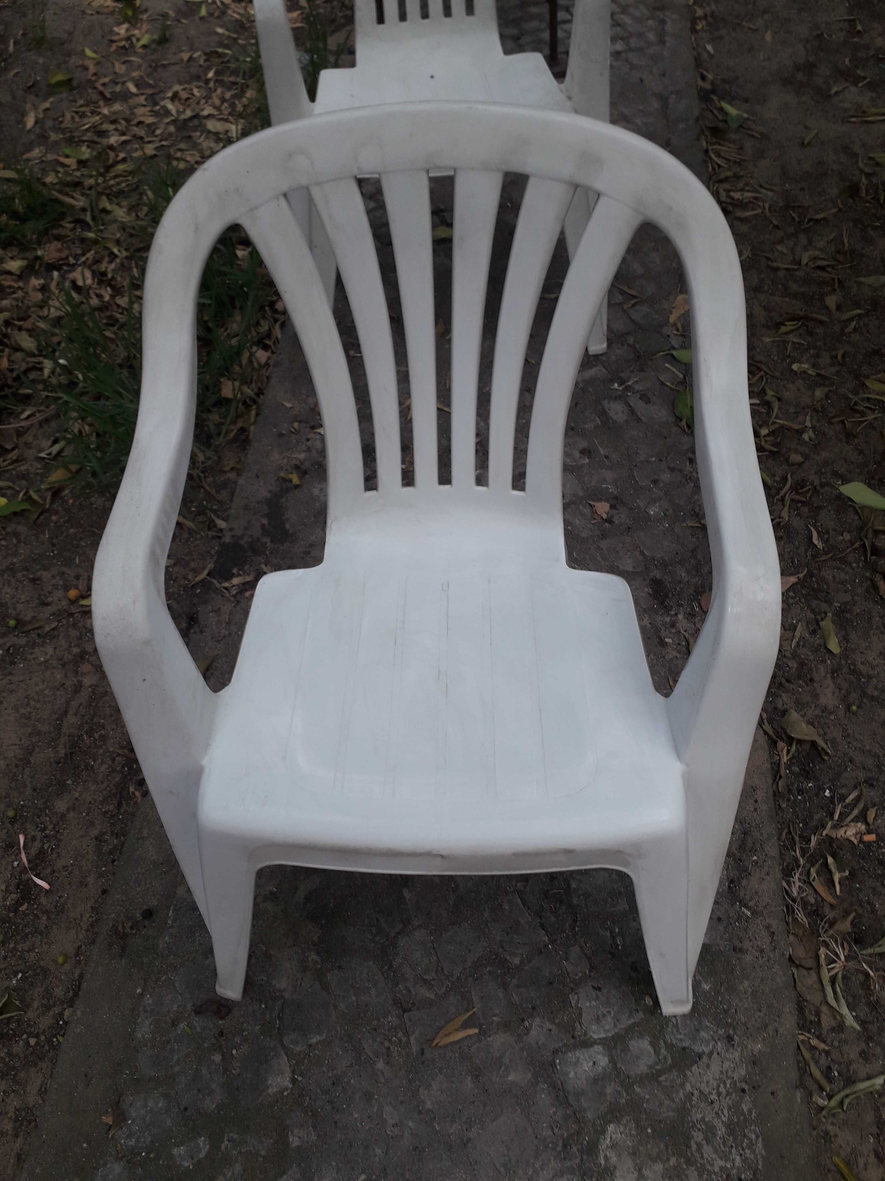 Cadeiras de jardim/ esplanada