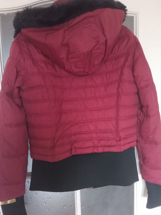 Ciepła kurtka z odpinanym kapturem