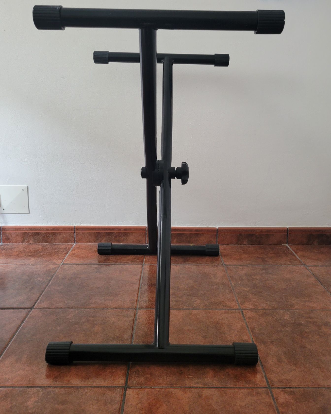 Cavalete de metal ajustável