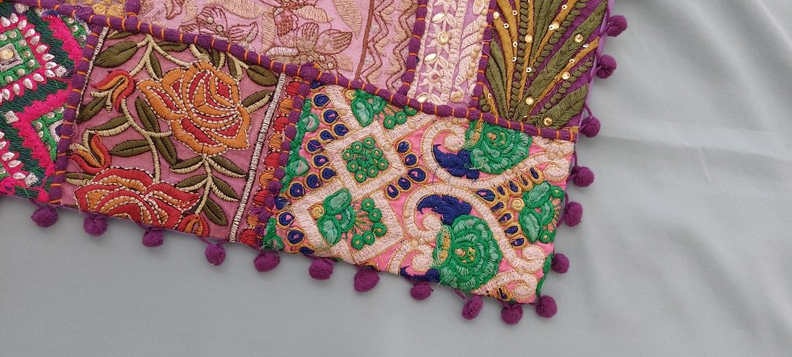 Almofada Bordada - Patchwork - origem Dubai