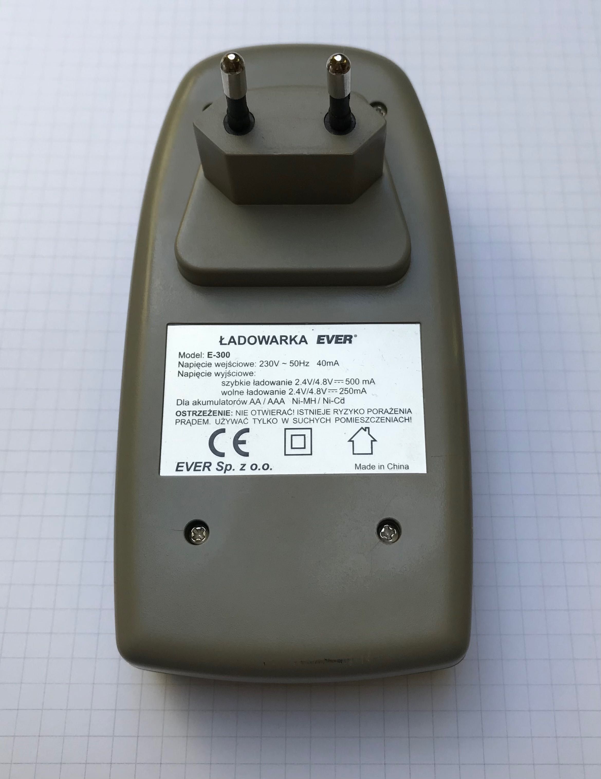 Ładowarka Ever E-300 - do akumulatorków paluszków Ni-MH, Ni-Cd AA AAA