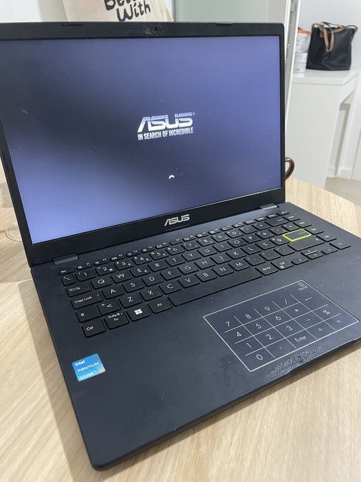 Portatil ASUS E410