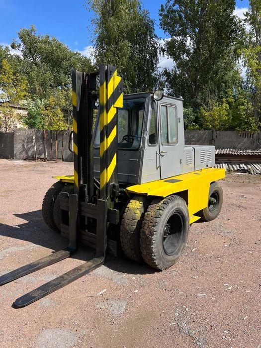 Львівський автонавантажувач, грузопідйомність 5 тонн. Бензин