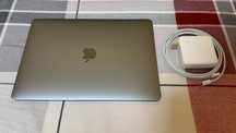 MacBook Pro 2017r., kolor: tytanowy, + nowa ładowarka