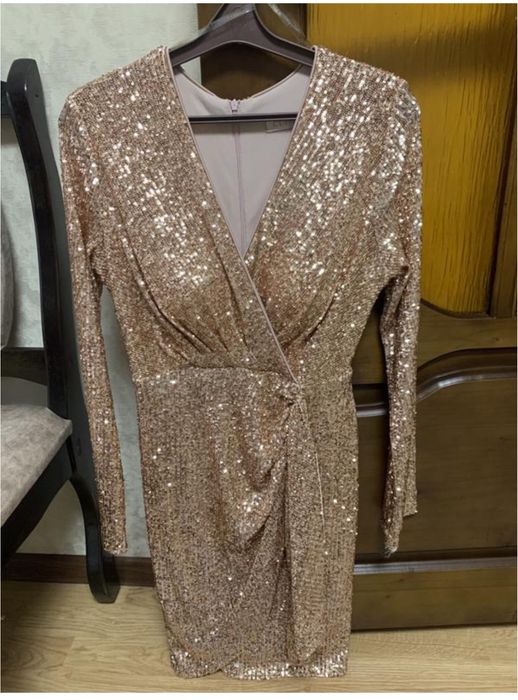 сукня в паєтки 46р.