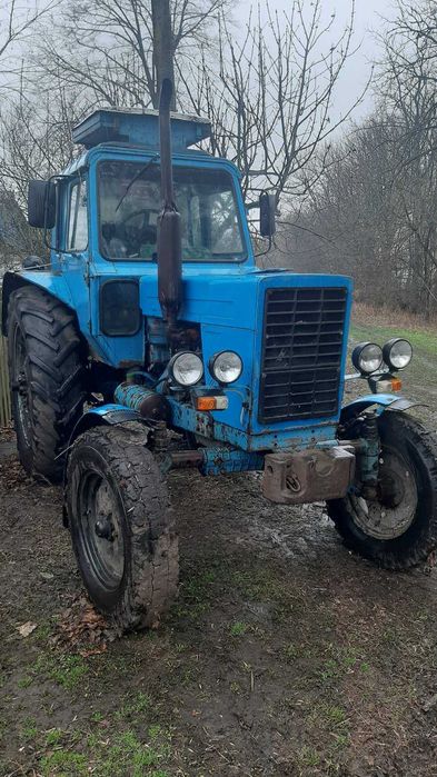 Продам два трактори мтз 80 .