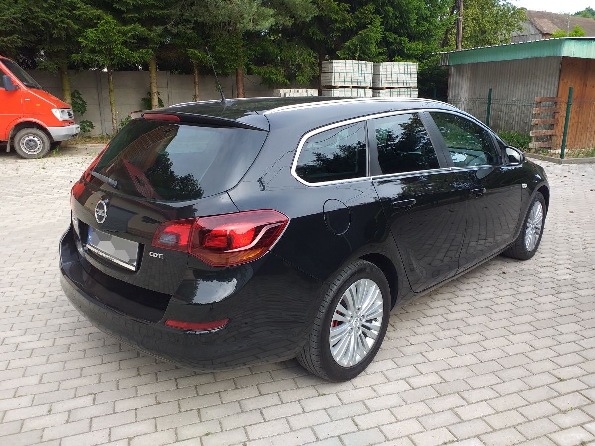 Opel Astra J Sports Tourer 1.7CDTI 110KM
