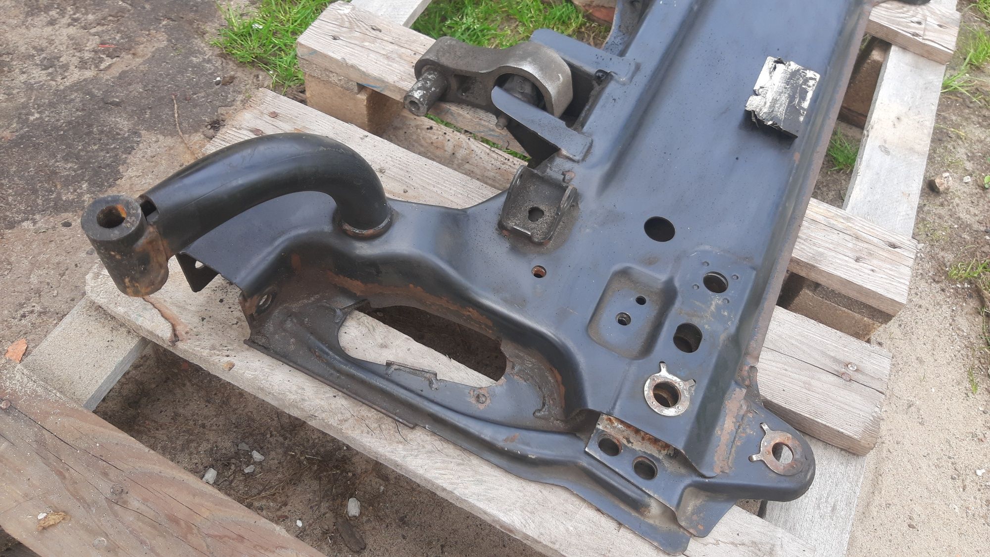 Wózek sanki kołyska ford Fiesta mk6 02-08 fusion