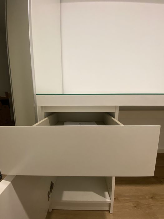 Sercretária MALM ikea + vidro na medida