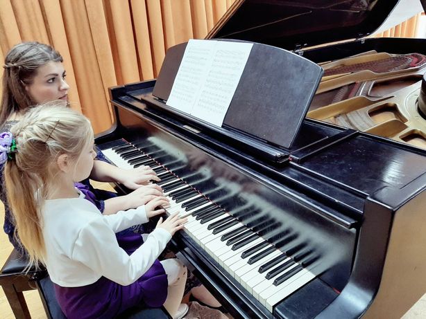 Уроки фортепіано та вокалу для дітей та дорослих