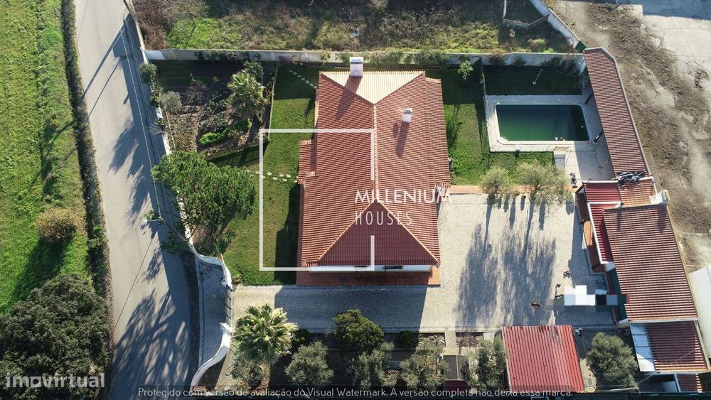 Moradia T4 com Jardim e Piscina – Benavente
