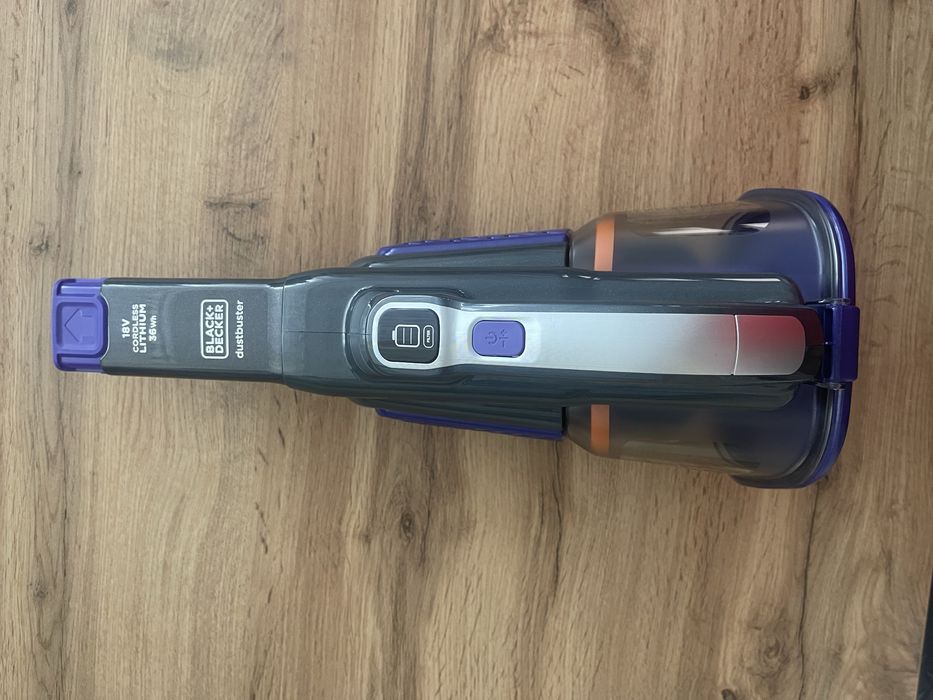 Автомобільний акумуляторний пилосос BLACK+DECKER BHHV520BFP