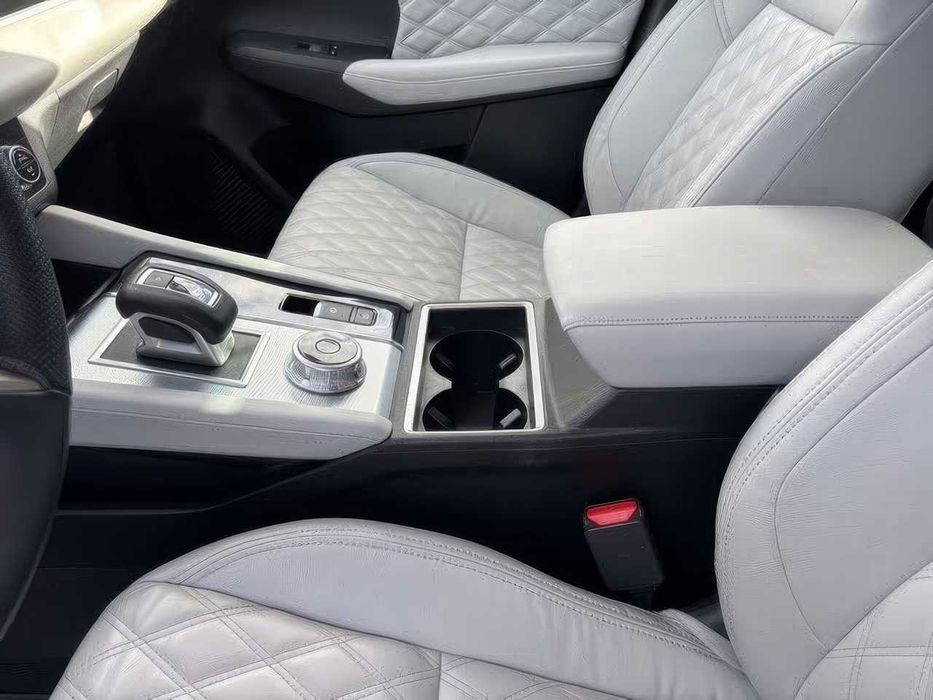 Mitsubishi Outlander Hybrid Plug-in      2023