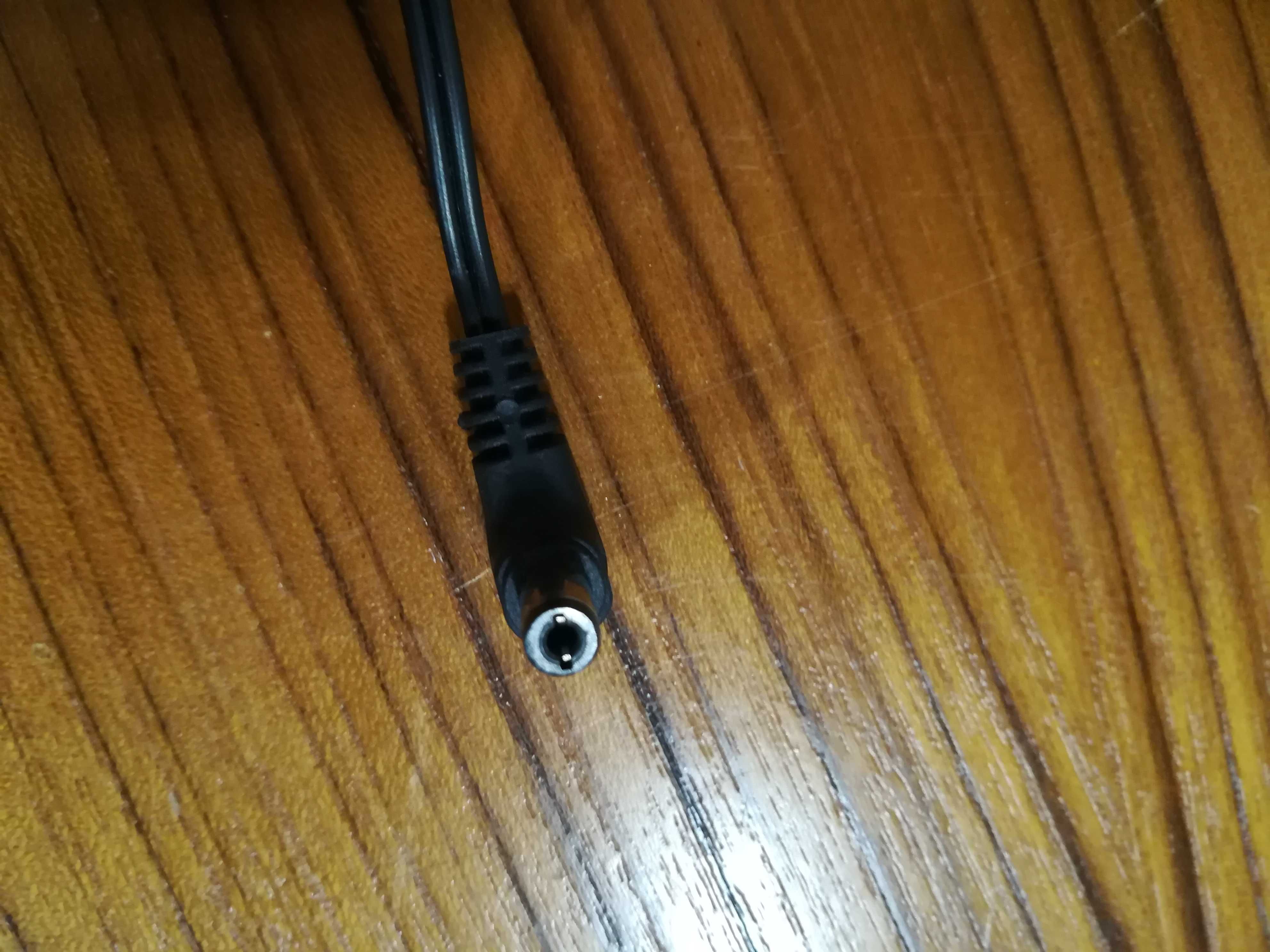 Zasilacz YXK-0520. 100-240V~50-60Hz 0.5A/ 5V 2000mA
