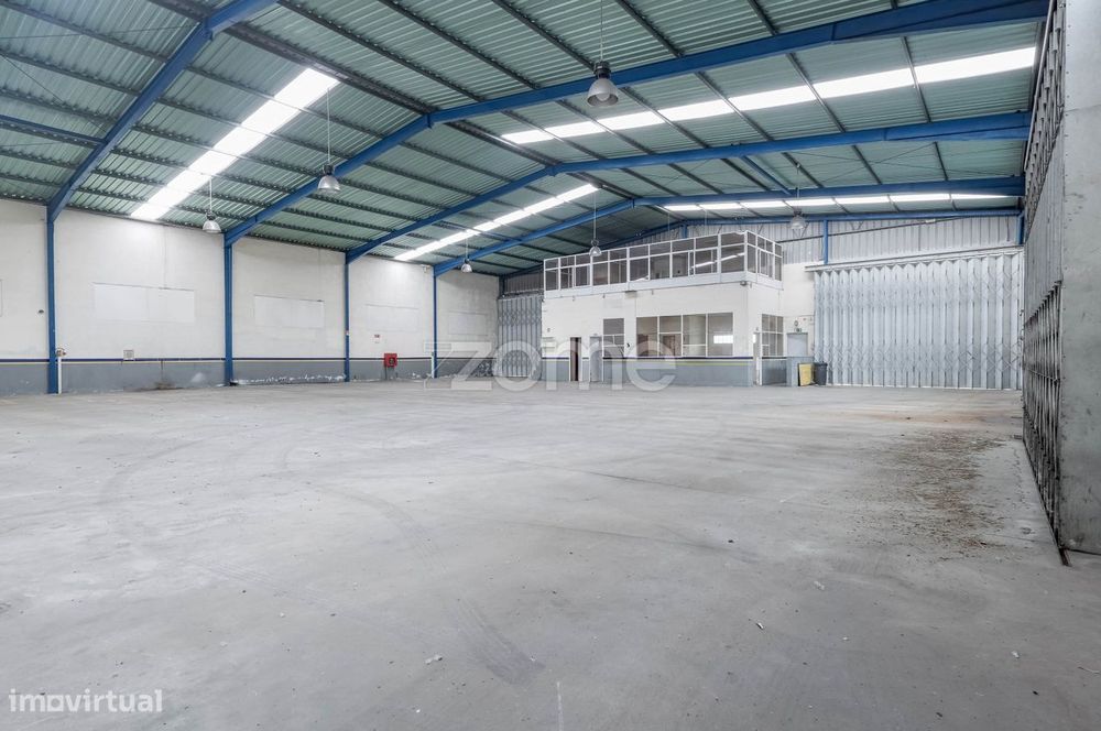 Armazém Industrial - Zona Industrial da Feiteira - Pedroso - Gaia