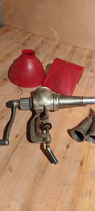 Чугунная Мясорубка Соковыжималка с насадками для колбасы