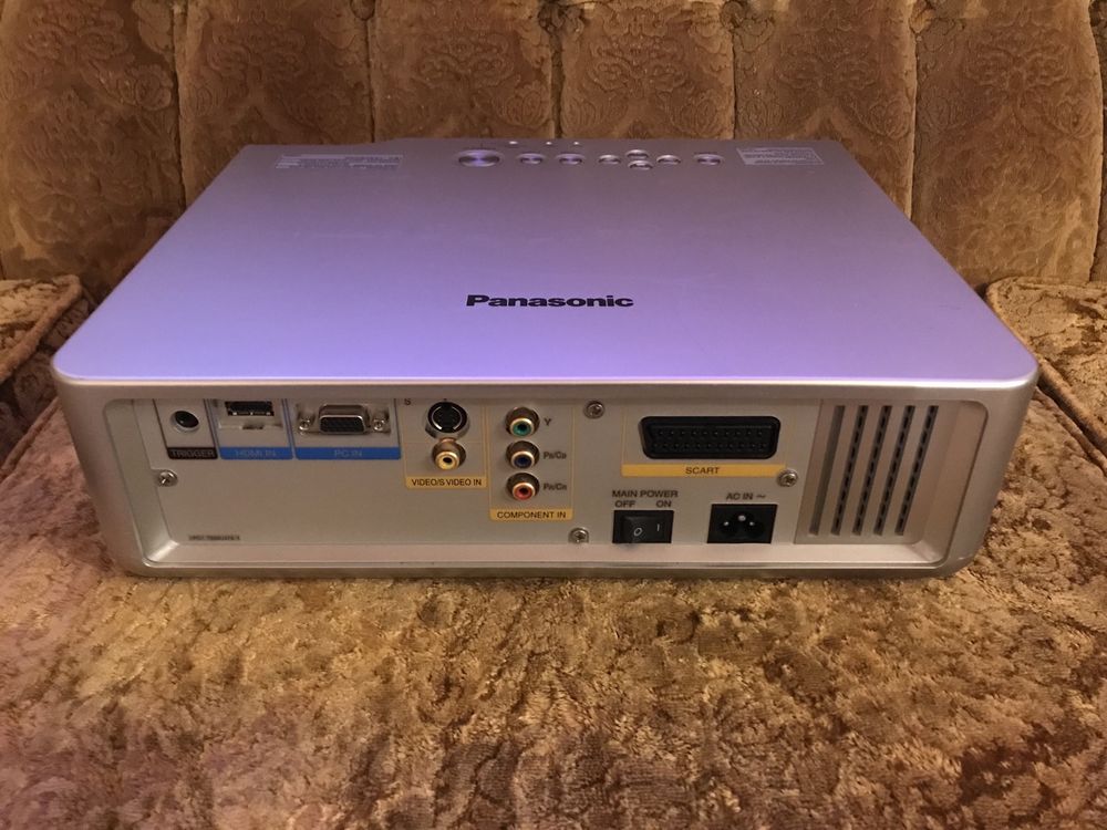 Projektor Panasonic PT-AE700E