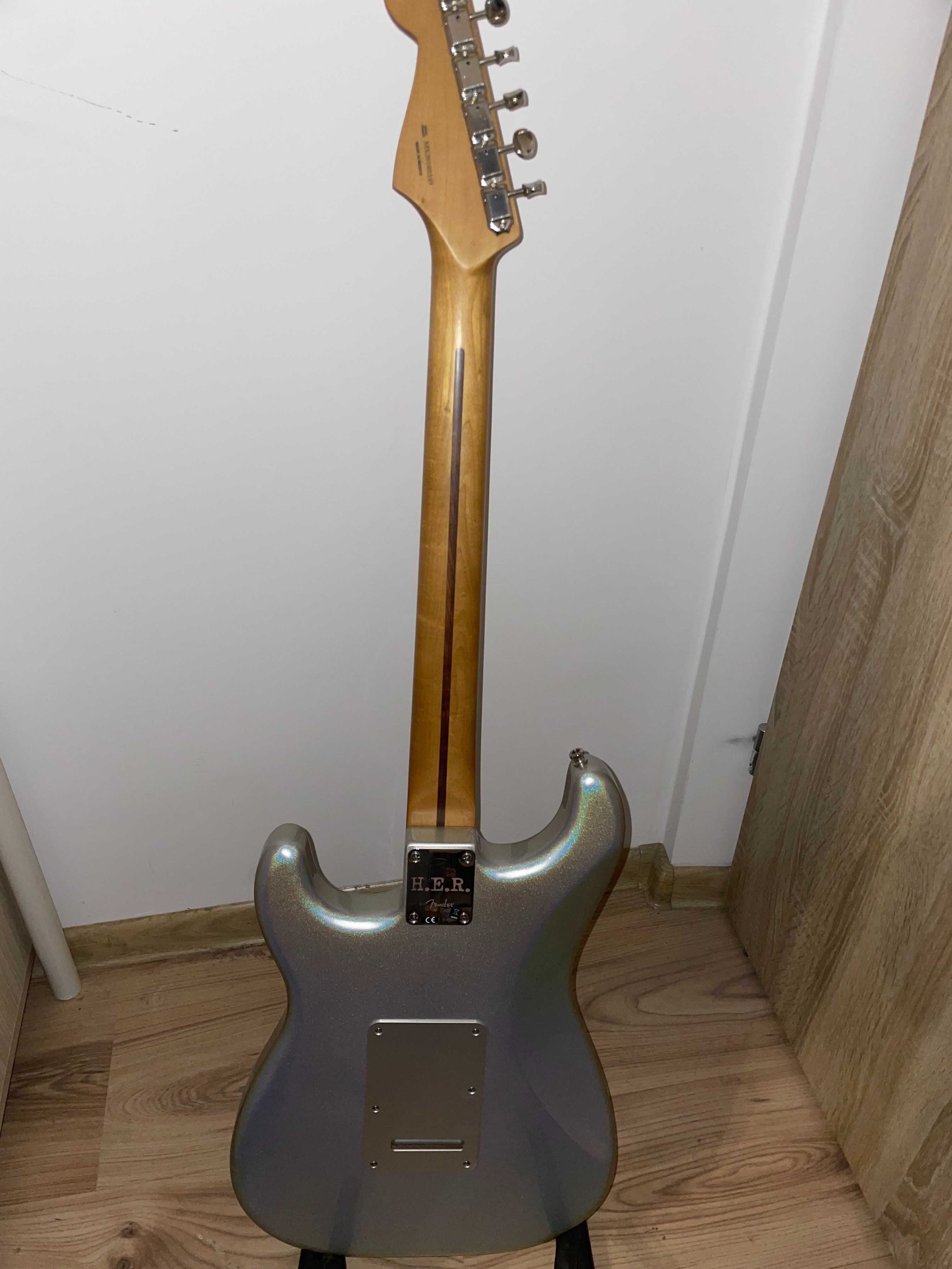 Gitara elektryczna Fender Artist H.E.R. Stratocaster MN CHRM GLW