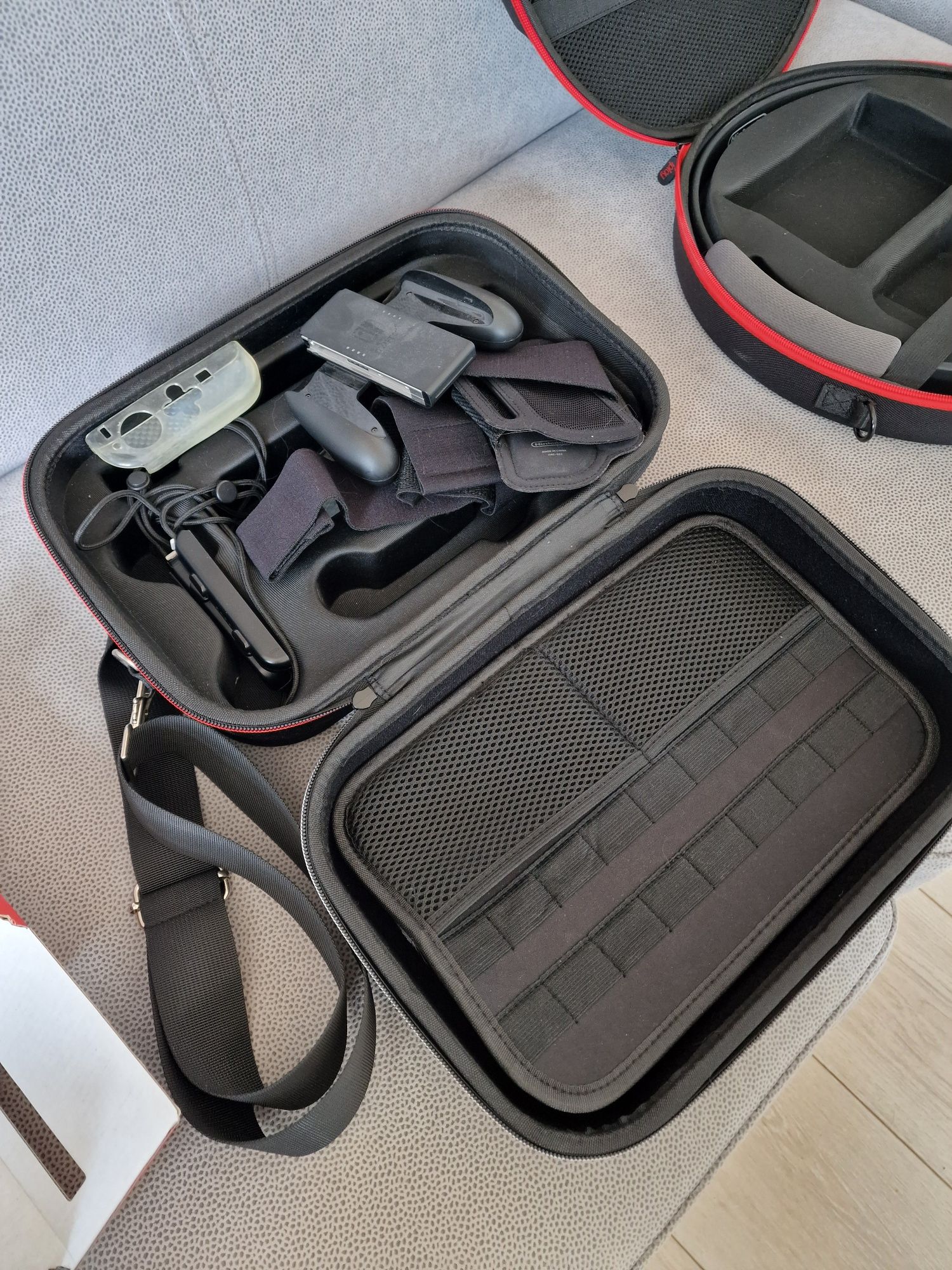 Konsola nintendo switch czerwono niebieski zestaw + dodatki