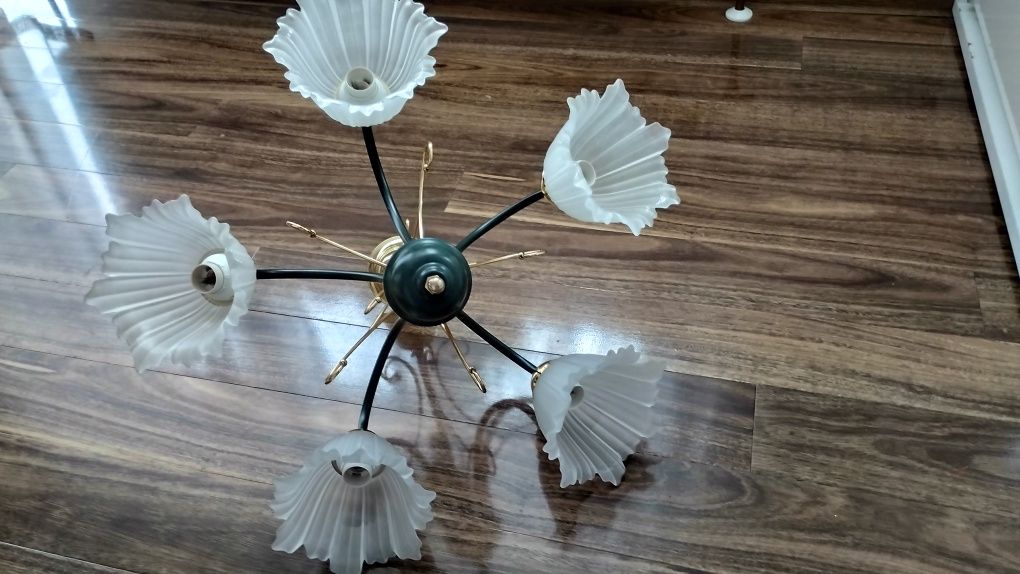 Lampa do salonu zielona
