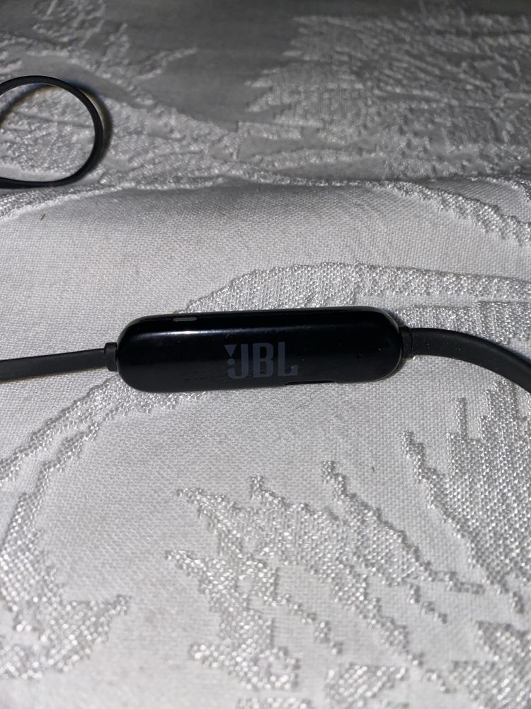 Fones JBL bluetooth como novos com varias almofadas