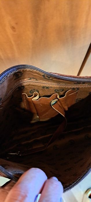 Bolsa castanha de pele