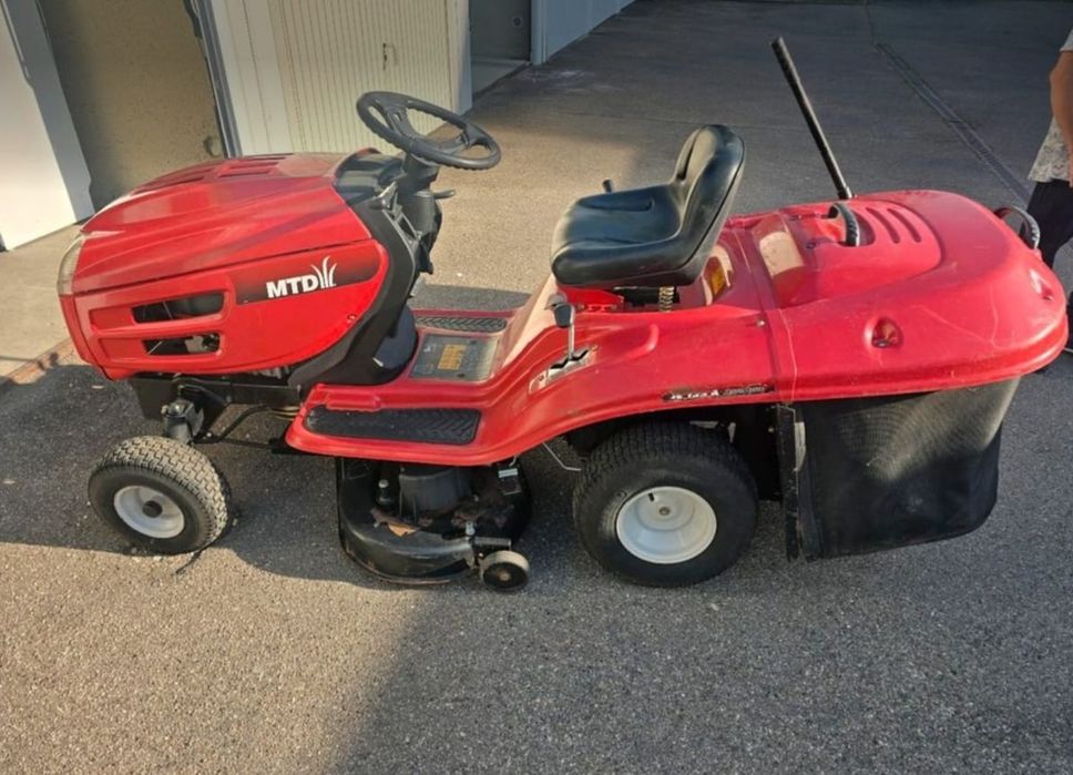 Traktorek ogrodowy MTD