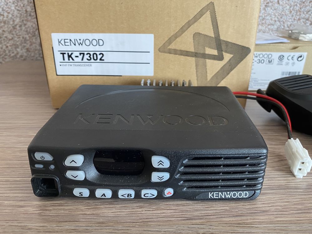 Автомобильная радиостанция рация Kenwood TK-8302-2 и тангента kmc-30