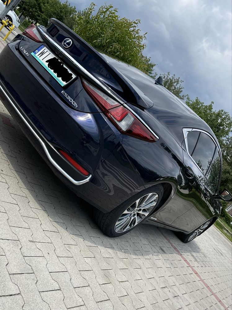 Prywatny kierowca – Lexus ES – komfort i punktualność